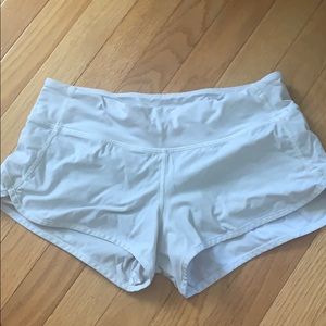 White lulu lemon speed up shorts 2”